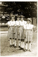 File0002 13 aug 1936 1 vlnr Tonny Tessy Marietje Cis.jpg